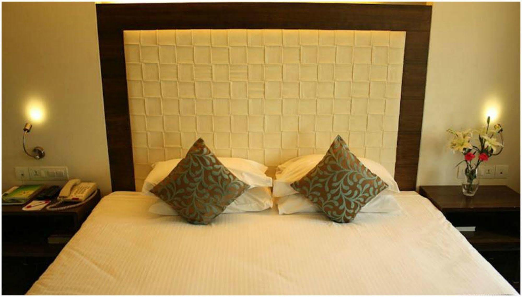 Ramee Guestline Hotel Juhu Bombay Extérieur photo