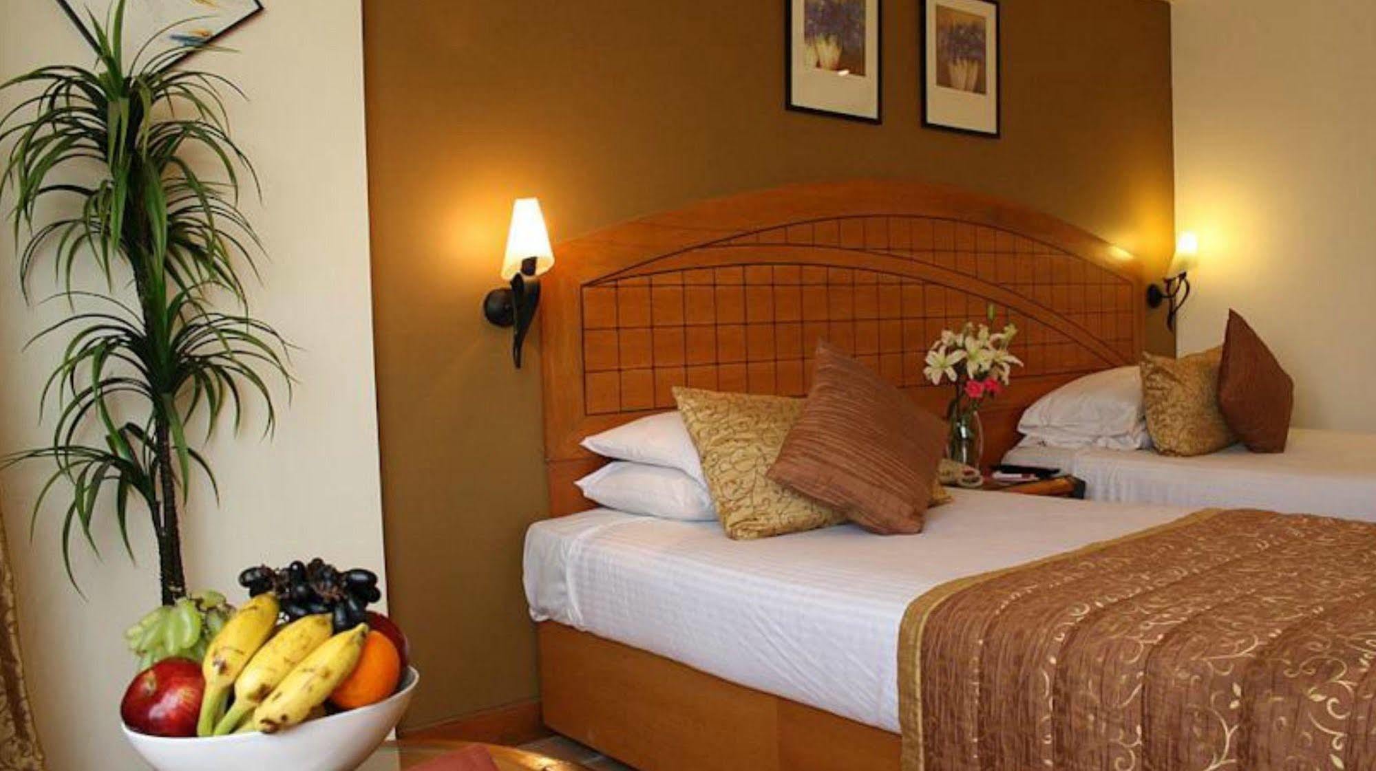 Ramee Guestline Hotel Juhu Bombay Extérieur photo