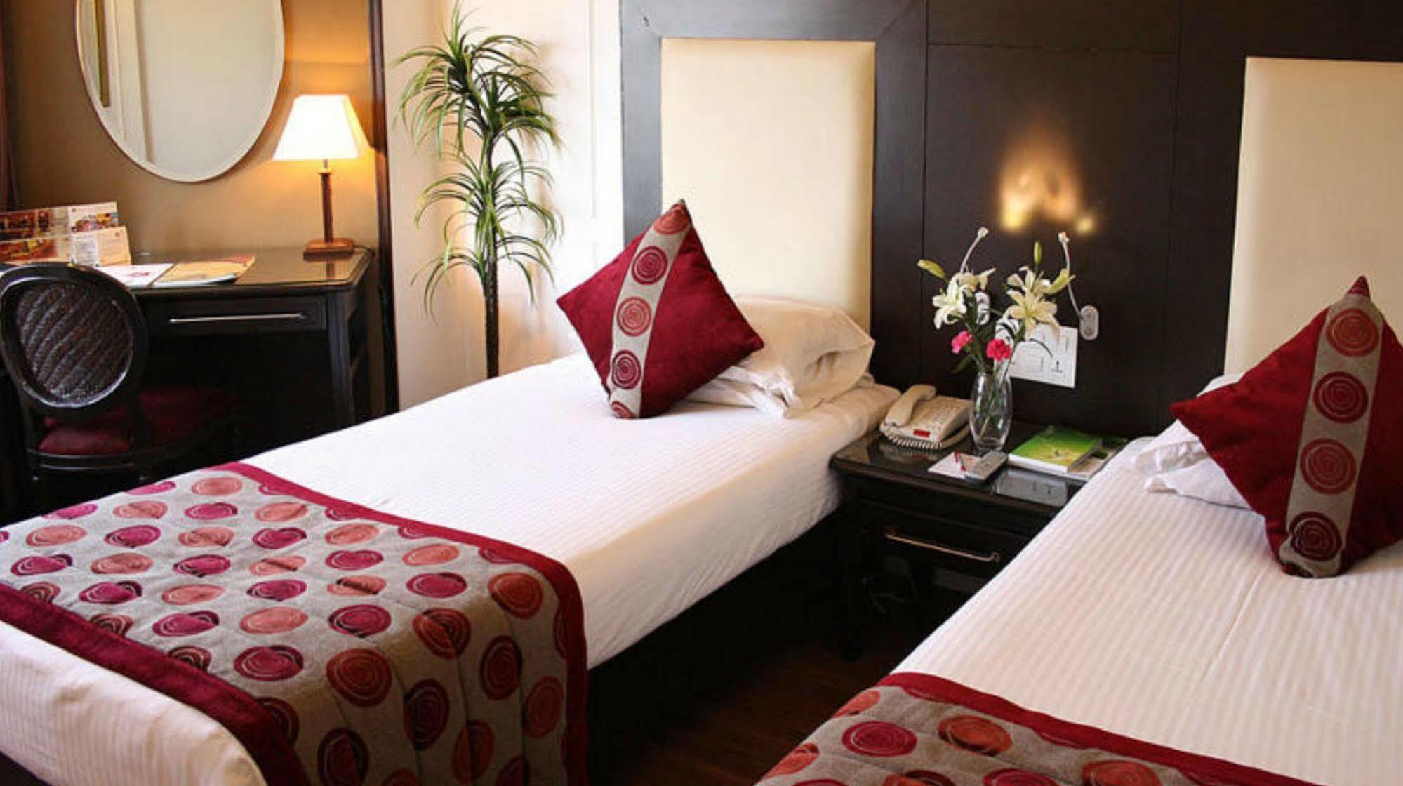 Ramee Guestline Hotel Juhu Bombay Extérieur photo