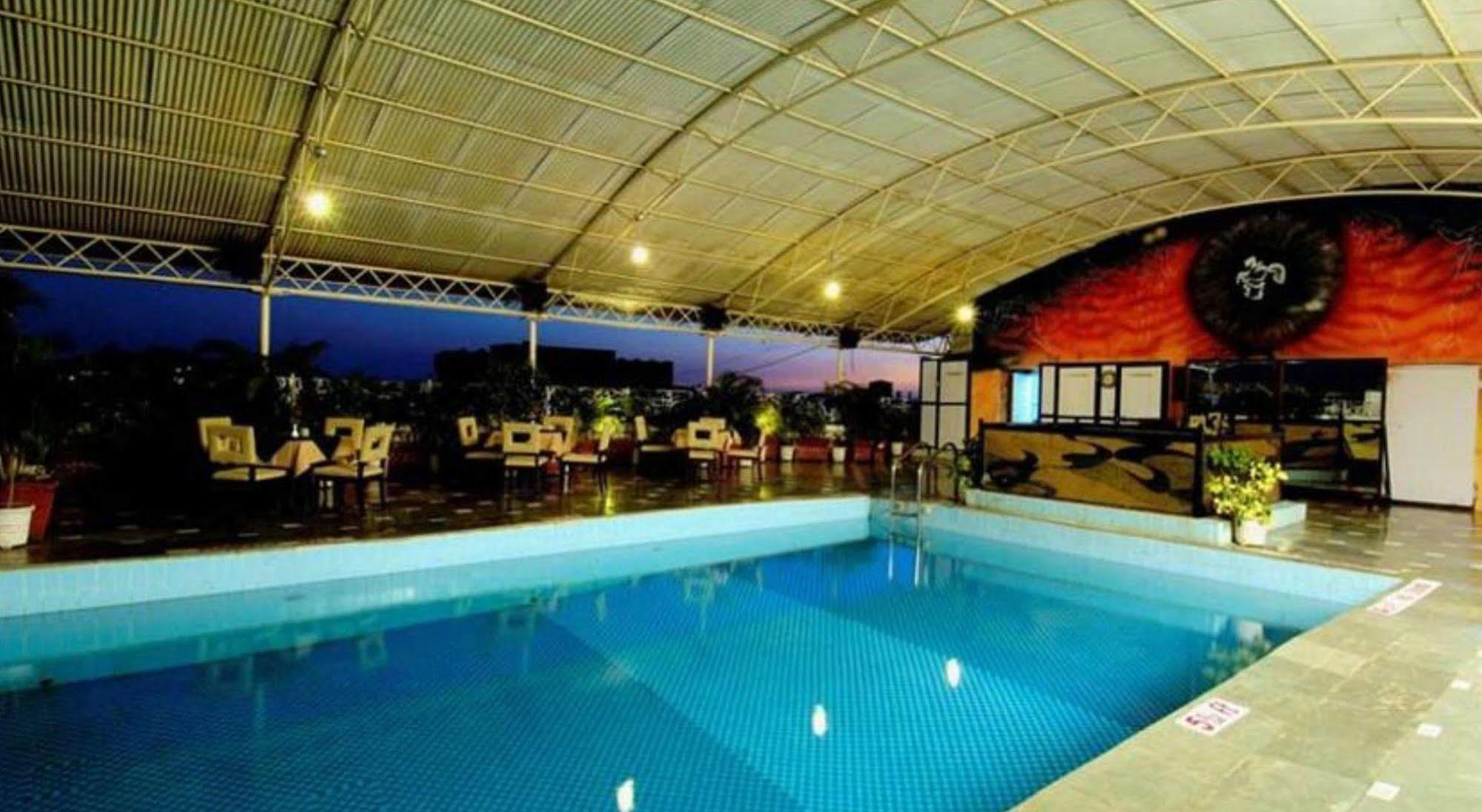 Ramee Guestline Hotel Juhu Bombay Extérieur photo